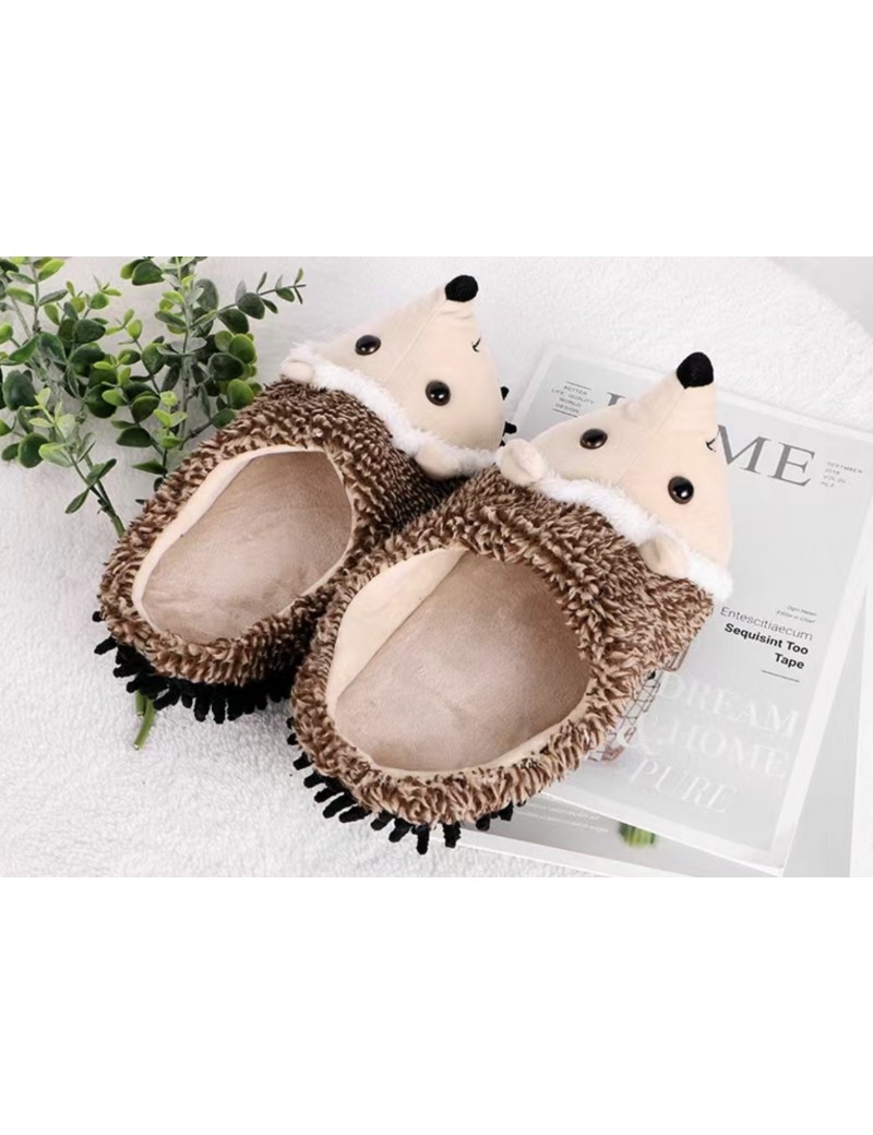 Piedi Della Donna Con Le Pantofole Di Sorriso E Felice Immagine Stock